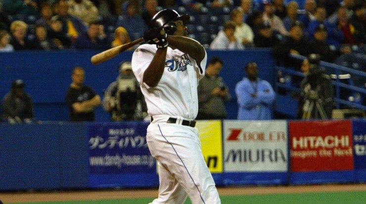 Infielder Carlos Delgado #25 of the Toronto Blue Jays swings at a New York Yankees pitch during the game at the Skydome on October 1, 2004 (Getty Images).