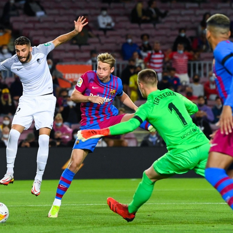 Barcelona salvó la ropa ante Granada con un gol de Ronald Araújo sobre el final