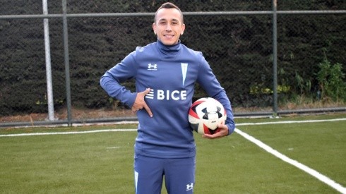 Fabián Orellana prepara su debut con Universidad Católica.