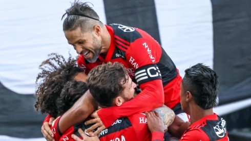 Flamengo pode ter retorno de jogadores importantes para o duelo contra o Barcelona de Guayaquil. (Foto: Marcello Zambrana/AGIF)
