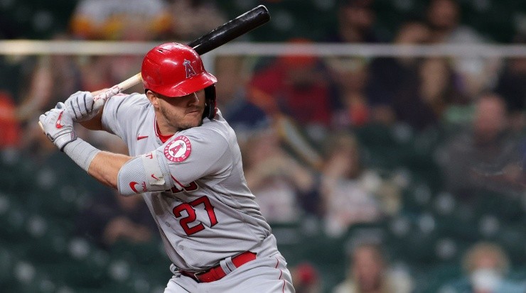 Mike Trout #27 of the Los Angeles Angels in action against the Houston Astros at Minute Maid Park on April 22, 2021 (Getty Images).