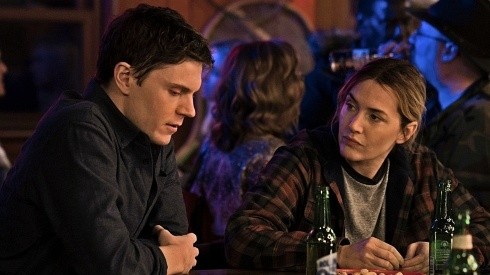 Evan Peters e Kate Winslet em 'Mare of Easttown'