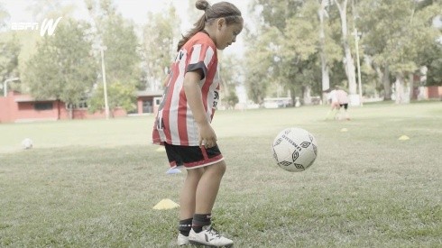 "O mais bonito é que está escrito 'jogadora de futebol'. Obrigada a todos que apoiam meu sonho", publicou Felicitas.