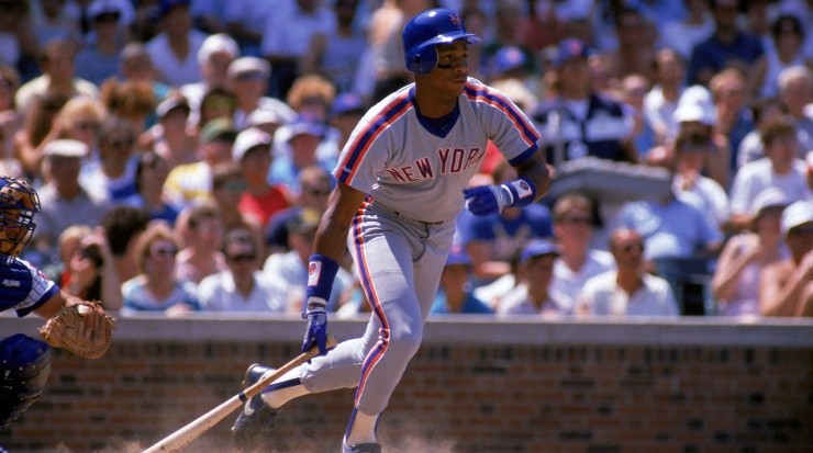 Right fielder Darryl Strawberry #18 of the New York Mets swings during a 1988 game against the Chicago Cubs at Wrigley Field in Chicago, Illinois in 1988 (Getty Images).