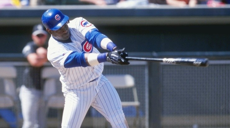 Outfielder Sammy Sosa #21 of the Chicago Cubs swings at the ball during the Spring Training game against the Chicago White Sox in 1999 (Getty Images).