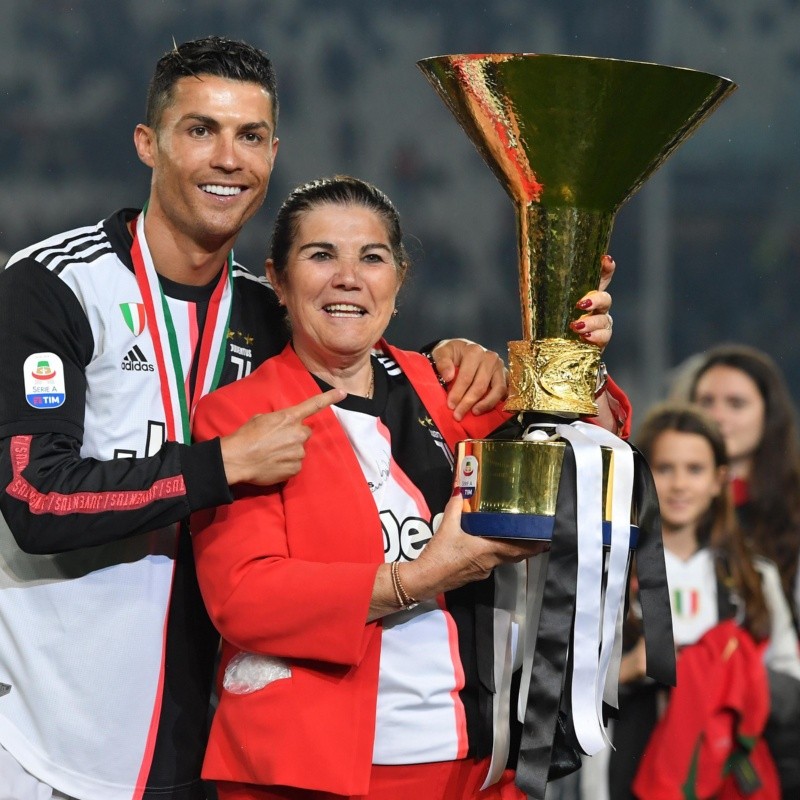 Madre de Cristiano Ronaldo revela dónde quiere verlo jugar 'antes de morir'