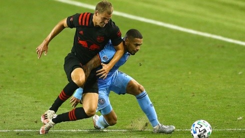Tom Barlow of New York Red Bulls (left) fights for ball control against Alexander Callens of New York City FC (right)