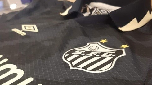 Vaza suposta nova camisa do Santos