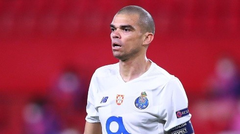 Pepe durante jogo em pré-temporada do Porto (Getty Images)