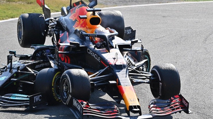 La impresionante colisión entre Verstappen y Hamilton. (Getty)