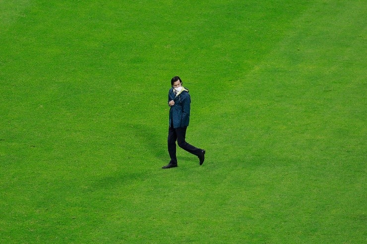 Santiago Solari en la cancha del estadio Azteca (foto: Jam Media).