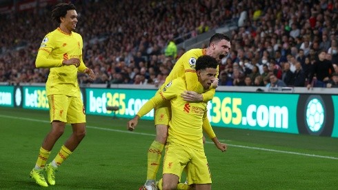 Jogadores do Liverpool comemoram gol contra o Brentford (Foto: Getty Images)