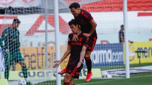 Rodrigo Dourado comemorando seu gol. (Foto: Maxi Franzoi/AGIF)
