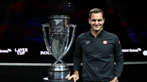 Roger Federer junto a la Laver Cup.