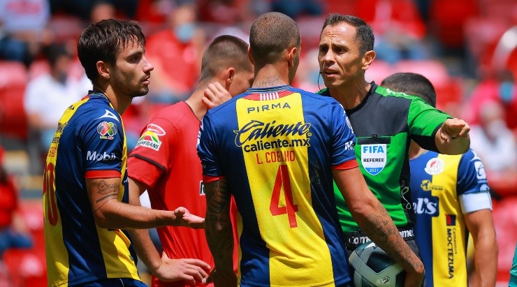 San Luis ganó, pero Coelho cometió un penal.(Imago 7)
