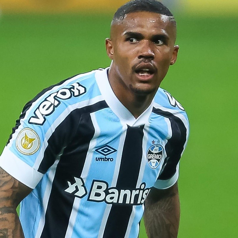 Estrela do Grêmio recusa oferta milionária da MLS; jogador quer "tirar clube da Série B"