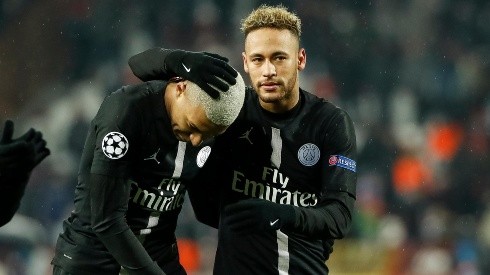 Neymar e Mbappé, em campo pelo PSG (Foto: Getty Images)