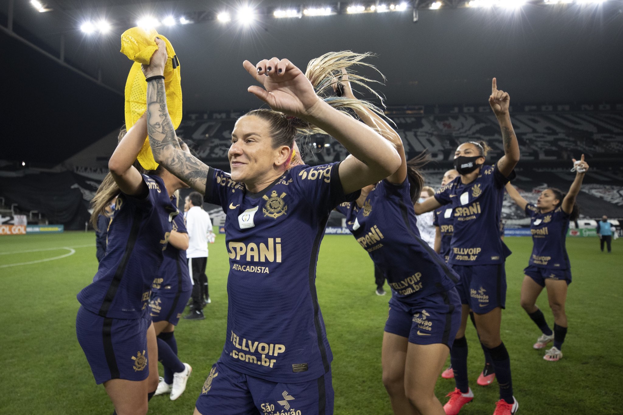 Premiação do Corinthians no Brasileirão Feminino é 113 vezes menor que a da Série A masculina