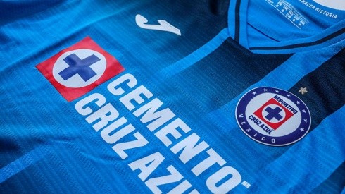 Joma mejoró oferta a Cruz Azul para no perder el patrocinio.