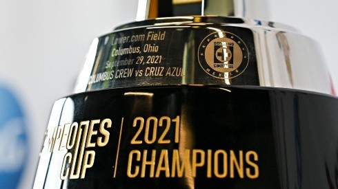 Así luce el trofeo del Campeones Cup que Cruz Azul disputa esta noche.