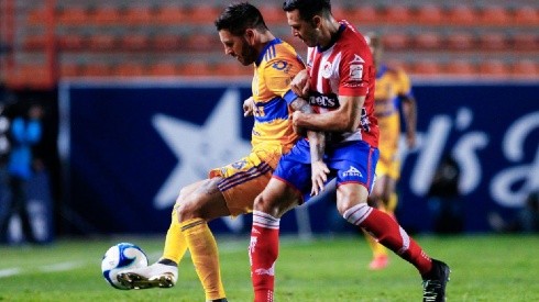 Andre-Pierre Gignac of Tigres UANL (left) fights for ball control against Ramiro Gonzalez of Atletico San Luis (right)