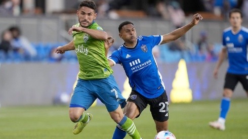 Cristian Roldan of Seattle Sounders (left) fights for ball control against Marcos Lopez of San Jose Earthquakes