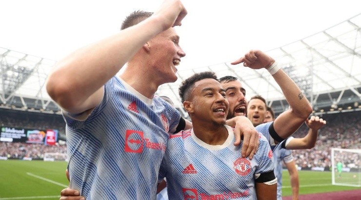 Jesse Lingard of Manchester United celebrates with teammates after scoring their side’s second goal during the Premier League match between West Ham United (Getty)