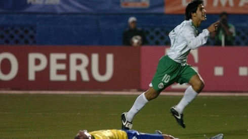 Ever Guzmán celebra su gol ante Brasil en la Copa del Mundo sub 17 Perú 2005.