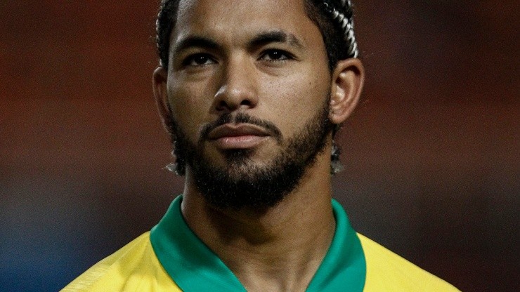 Douglas Luiz é mais um jogador da Premier League a defender o Brasil (Foto: Getty Images)