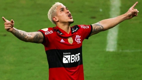 Pedro comemora gol com a camisa do Flamengo (Foto: Getty Images)
