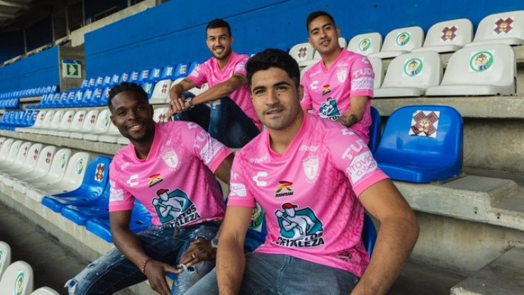 Jersey rosa del Pachuca (foto: Charly).