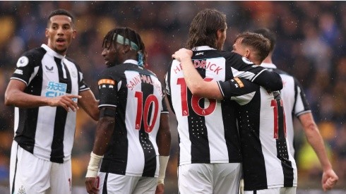 Newcastle cambia de dueños tras acuerdo entre fondo de inversión árabe y la Premier League.