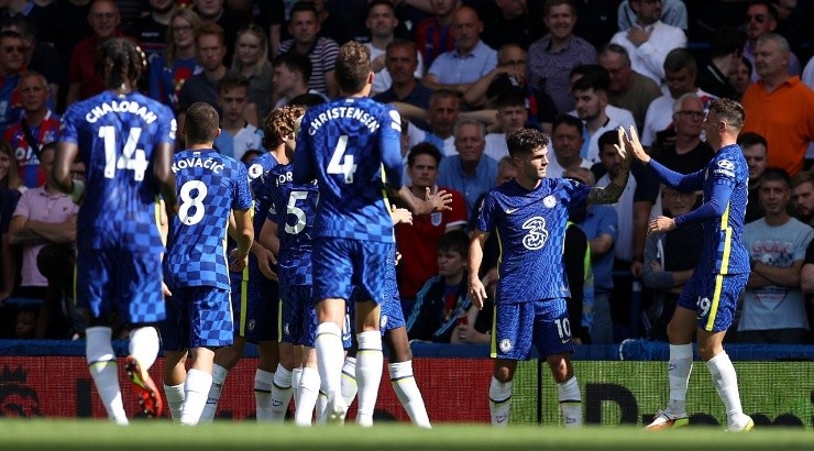 Christian Pulisic of Chelsea celebrates with teammate Mason Mount after scoring their side’s second goal during the Premier League match between Chelsea and Crystal Palace (Getty)