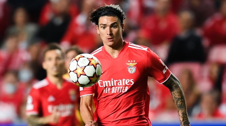 Darwin Nuñez in action during Benfica’s 3-0 win over Barcelona. (Getty)