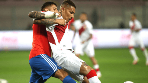 Paolo Guerrero recibe duras críticas durante partido ante Chile: "Sáquenlo, que entre Lapadula"