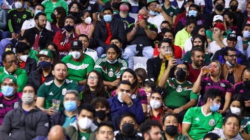 Las gradas del Estadio Azteca tuvieron violencia.