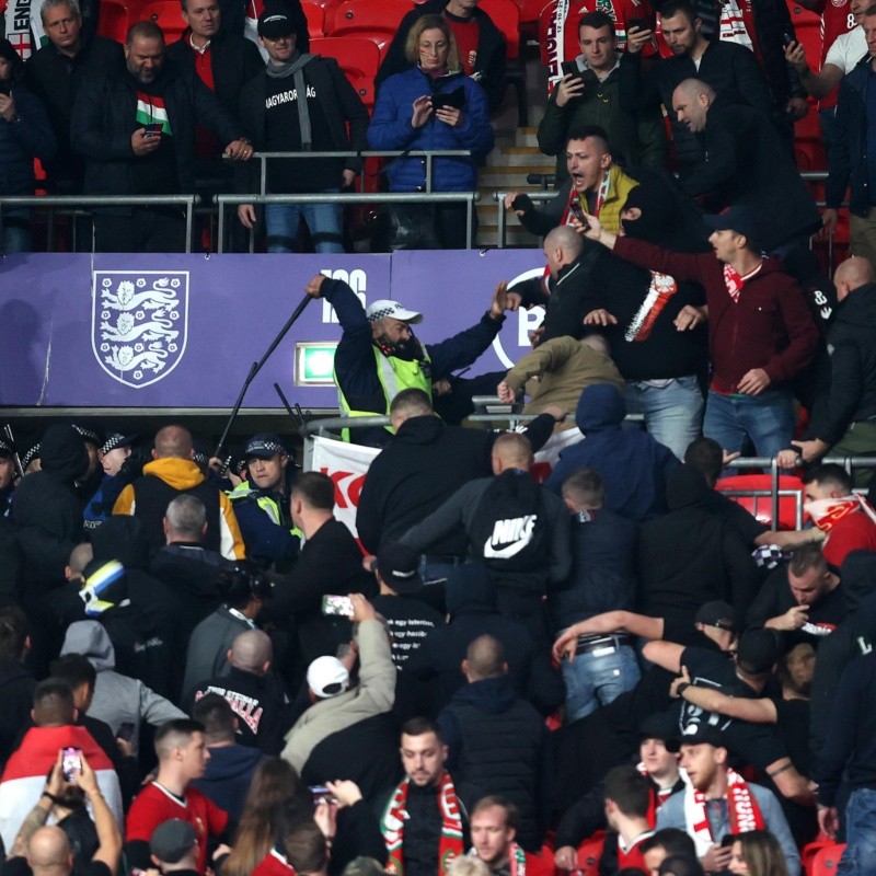 Video | Los hinchas de Hungría protagonizaron incidentes con la policía en Wembley