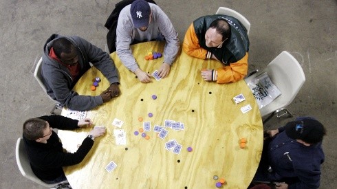Descubra o nome de cada posição em uma mesa de poker (Foto: Getty Images)