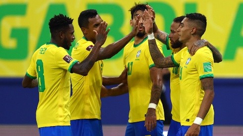 Jogadores do Brasil comemoram gol contra o Uruguai (Foto: Getty Images)
