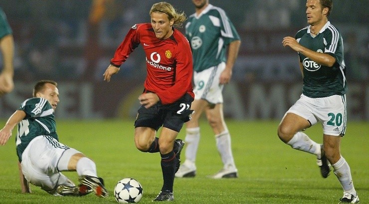 Diego Forlán (Photo by Ross Kinnaird/Getty Images)