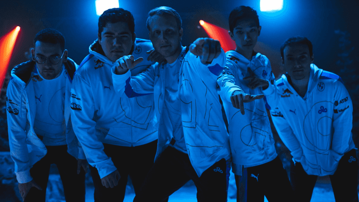 Cloud9 pasa a los cuartos de final de Worlds 2021 tras un duelo muy parejo con Rogue