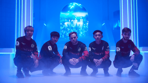 100 Thieves evita el backdoor y triunfa ante DFM en Worlds 2021