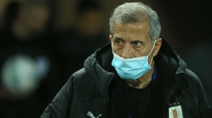Óscar Tabárez não vive um bom momento à frente da seleção uruguaia (Foto: Getty Images)