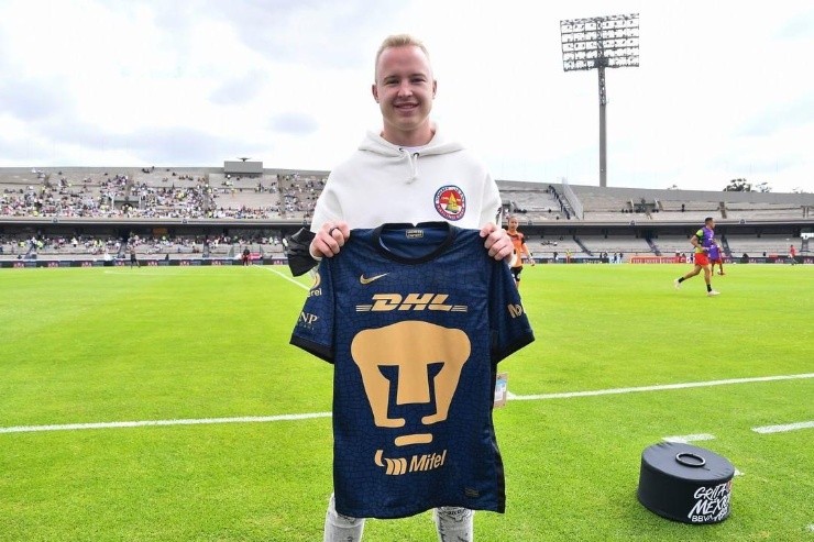 Nikita Mazepin con el jersey de UNAM. (@PumasMX)