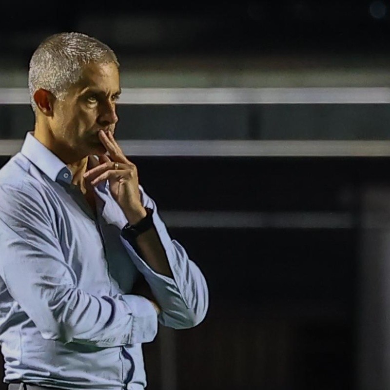 Após derrota, torcida do Corinthians perde a paciência com Sylvinho: "Rua"