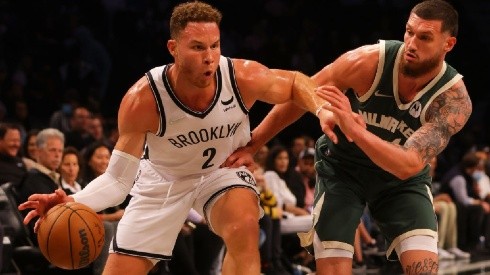 Blake Griffin of the Brooklyn Nets (left) tries to avoid Sandro Mamukelashvili of the Bucks