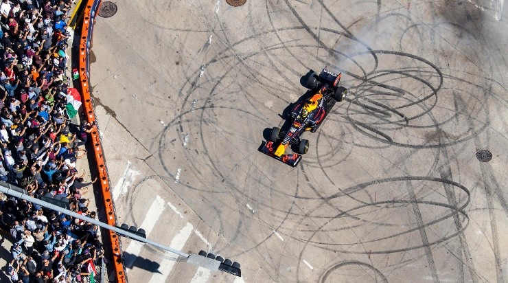 Checo Pérez se lució en el Show Run. (Red Bull Content Pool)