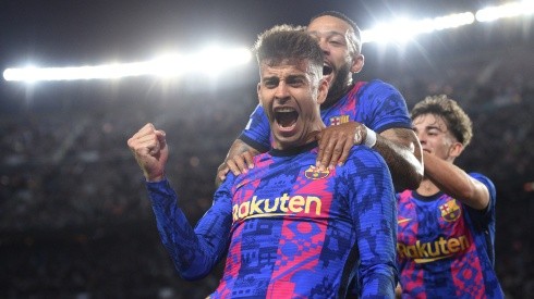 Jugadores del Barcelona festejan el gol de anoche.