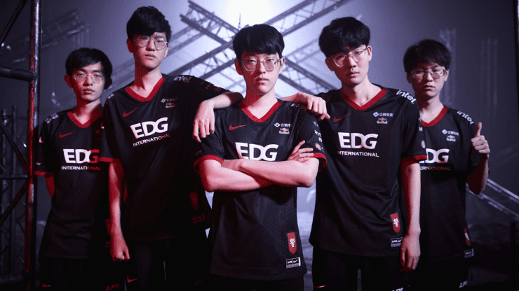 EDG pasa a las semifinales de Worlds 2021 tras un fantástico duelo con RNG