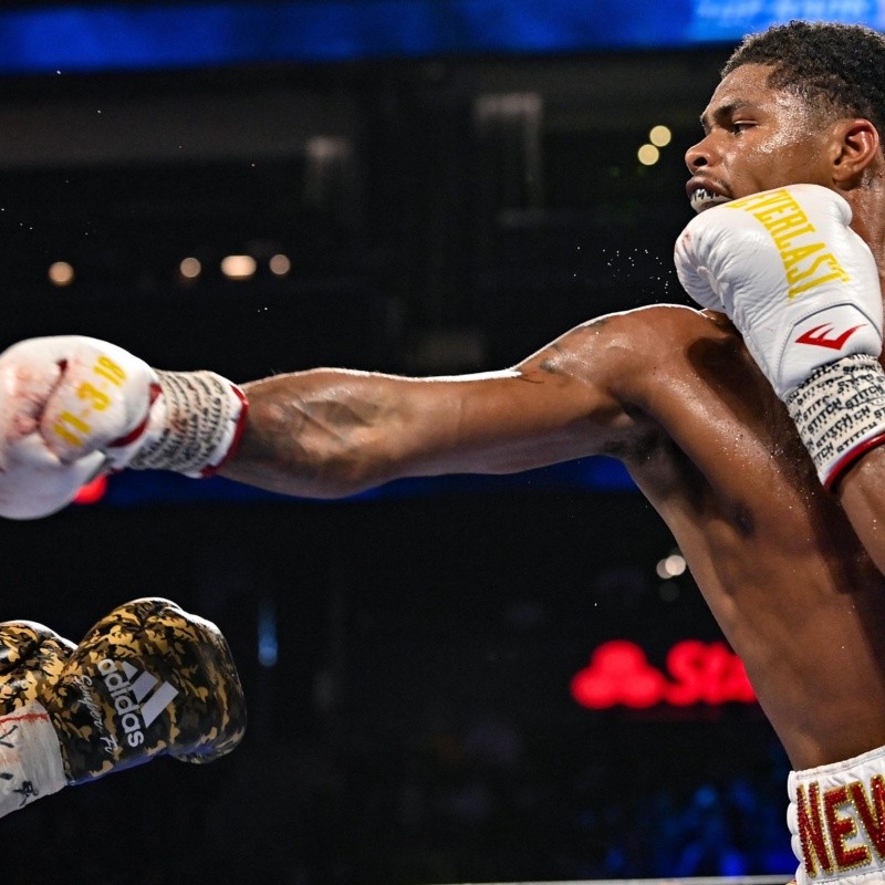 Shakur Stevenson le dio una cátedra de boxeo a Herring antes de arrebatarle el título mundial